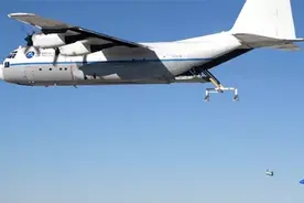 C-130运输机开启“空中母舰时代”图片