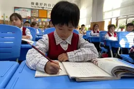 济南7岁女孩帮残疾父母送大米：我多干点，爸妈就能少干点图片