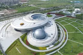 【提示】公益讲解提前申请、全员线上实名制购票，上海天文馆发布两则公告图片