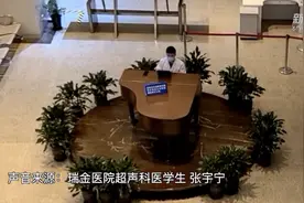 “弹琴医生”找到了 他想用琴声传递抗疫信心图片