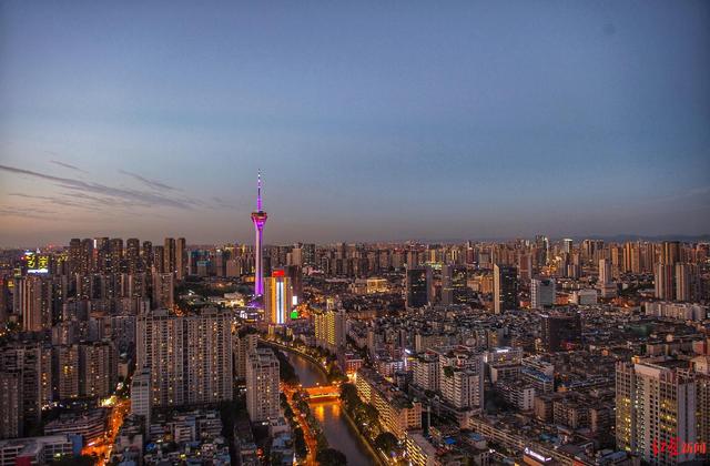 红星观察｜加快取消对重点群体的落户限制，成渝在释放什么信号？