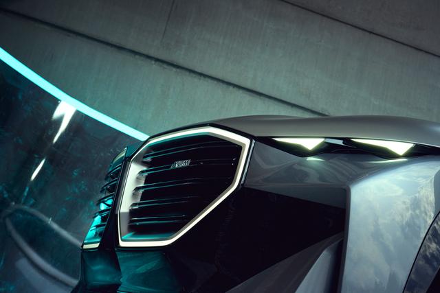 史上最强宝马SUV——XM正式登场，目标兰博基尼Urus