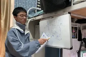 真·学神！西安大四男生宿舍“开班”火到其他专业同学来“蹭课”图片