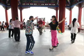 专家：不同于其他舞蹈，广场舞沉淀了乡土中国的文化心理图片