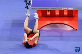 世乒赛：王曼昱夺得女单冠军图片