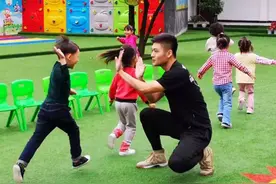 宝藏男孩！在杭州当幼儿园男老师是啥体验？当班不久有点委屈的他却越来越幸福图片