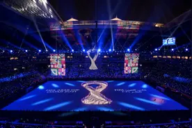 2022世界杯揭幕战球场亮相：看台可变购物中心，屋顶能伸缩图片