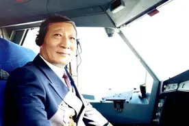 上周东航这位五星机长退休了，25700小时的平安是如何做到的？| 民航人物图片