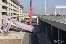 阜阳西站外侧停车楼暂时封闭图片