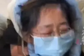 亲友和各界群众送遇难外卖小哥王静最后一程，王静的妻子哭成泪人图片