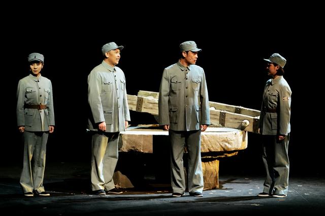 话剧《人间正道是沧桑》北京首演，4小时讲述一段中国革命史