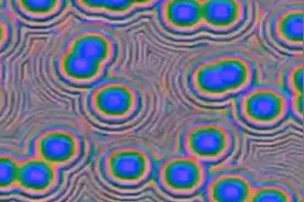 为什么揉眼睛时会看到奇怪的图案？