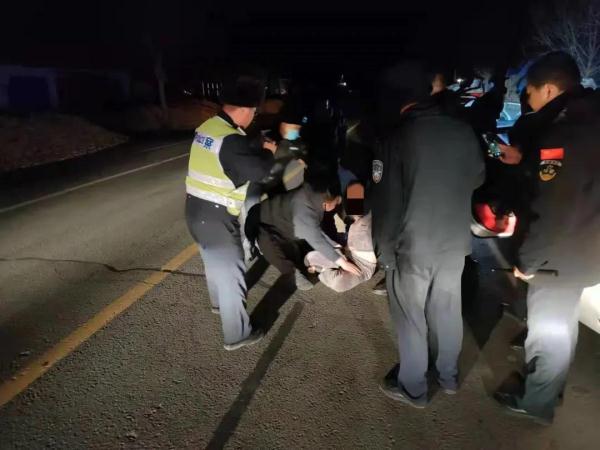 疯狂大冲撞2破解版（一名重大刑案嫌疑人作案2小时后就被抓获警方有了这个神器）