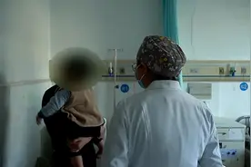 10个月男婴误吞螺丝钉！家长：害怕，心都在颤抖图片