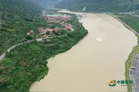 寻访革命战场铁血忠魂丨大渡河：滚滚急流中屹立着前进的先锋图片