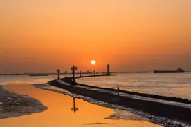 “网红灯塔”暗藏“危机”，宝山多措并举消除安全隐患图片