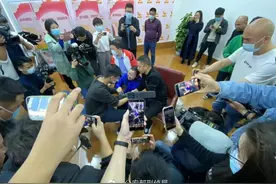 14年后，《亲爱的》原型孙海洋与儿子相认！嫌疑人落网图片