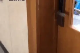 噫噫噫~听到老师获表扬，全班同学反而起哄……图片