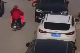 马上评｜黑衣人“抢甘蔗”事件：执法不能外包图片