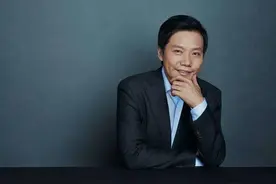 雷军晒超级月亮图片 奇怪的拍照姿势被扒出 网友爆笑图片
