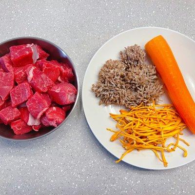 美味签到——吃过都说好的龙爪菇牛肉煲