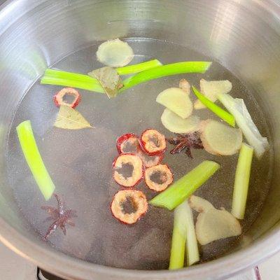 美味签到——吃过都说好的龙爪菇牛肉煲