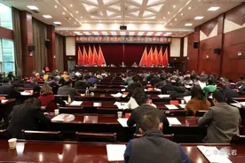 云岩区委书记朱刚为党员干部上专题党课：衷心拥护“两个确立”忠诚践行“两个维护”图片