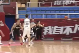 深一度｜联赛轻轻处罚，放任恶意垫脚？别让女篮继续受伤图片