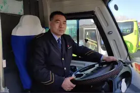 京冀“摆渡人”张杰：车厢就是乘客的“家”图片