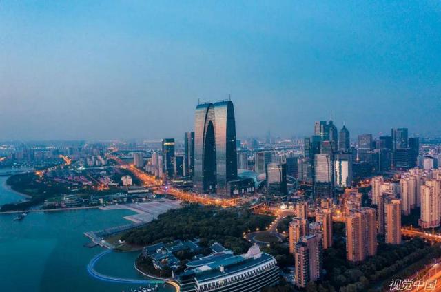 全国地级市10强出炉，苏州榜首，南通、烟台逆袭，江苏城市最多