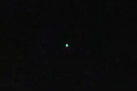 香港上空再次出现不明飞行物：发出三色强光 盘旋1小时图片