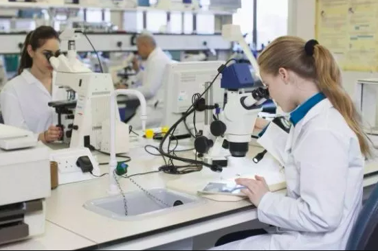 脚裂口子可以涂身体乳吗 脚裂口子可以涂身体乳吗