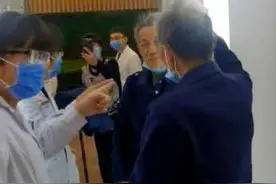 泪目！当阿尔茨海默症爷爷见到一手带大的孙女图片