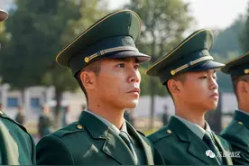 策划｜一组表情包，见证新兵的“迷彩印记”图片