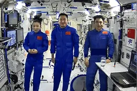 “天宫第一课”全收藏！网友：王老师好美，翟老师好正，叶老师好可怜……图片