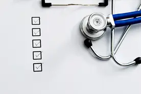 27岁小伙两侧股骨头“变黑”，原因竟是一个坏习惯图片