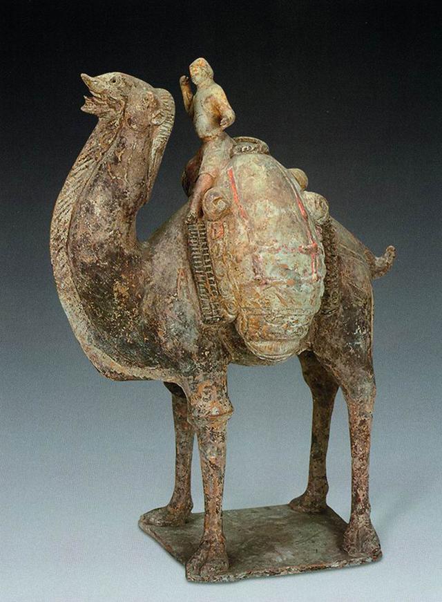 上党殊样：山西长治唐胡商骑驼俑探讨