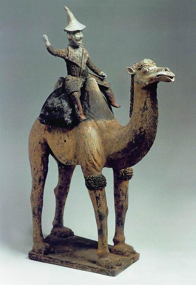 上党殊样：山西长治唐胡商骑驼俑探讨