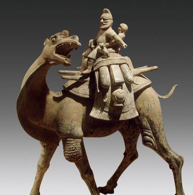 上党殊样：山西长治唐胡商骑驼俑探讨