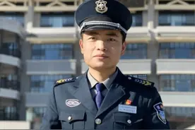 嗨！闪闪发光的北大保安小哥图片