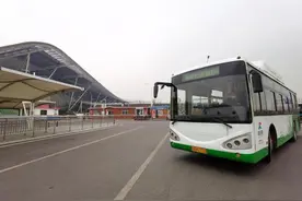 开通42年，青岛118路公交线改为无人售票，全线38名乘务员难说再见图片