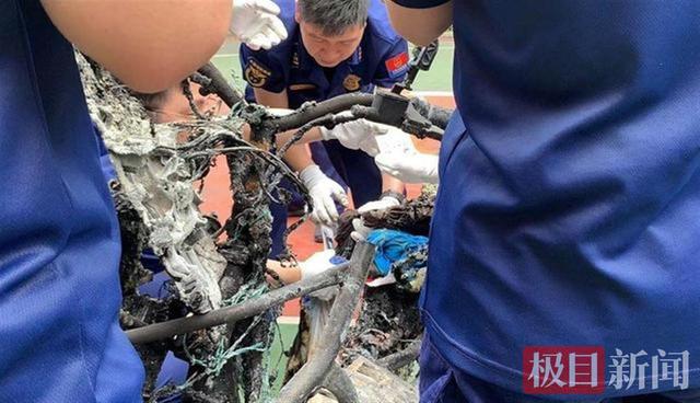 电瓶车自燃7岁女孩伤重去世，家属：调查结论未出，将追究相关方责任