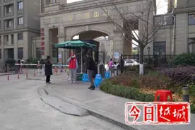 暖心！小区实施管控孕妇需产检，绍兴陶堰街道医务人员上门服务图片