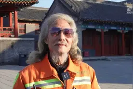 好帅！沈阳“最帅环卫大爷”火了：人就应该随缘自在地活图片
