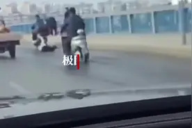桂林男子骑电动车当街拖行一女子，警方：正依法处理图片