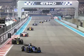 赛车——F2阿布扎比站：周冠宇获得第二场冲刺赛冠军图片
