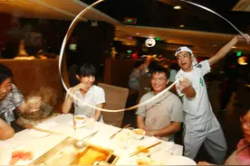 编辑部聊天室 | 谁花钱就听谁的？“消费者是上帝”观念的来源与危险图片