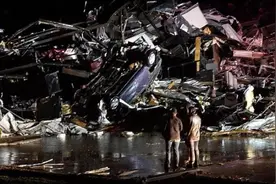 龙卷风侵袭美国6州，恐致超百人死亡25万余户停电视频封面