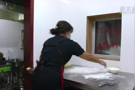 小康中国 千城早餐丨“油香”飘香！传统美食暖胃早餐视频封面