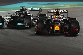 最后一圈绝杀！维斯塔潘首夺F1年度总冠军图片